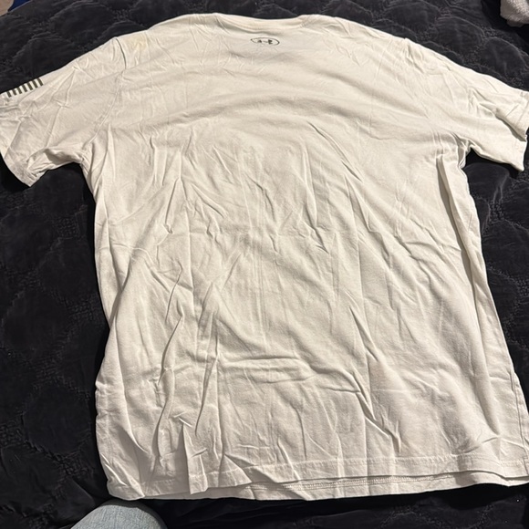 Under Armour, tan with green T-shirt size XXL. - Picture 5 of 5